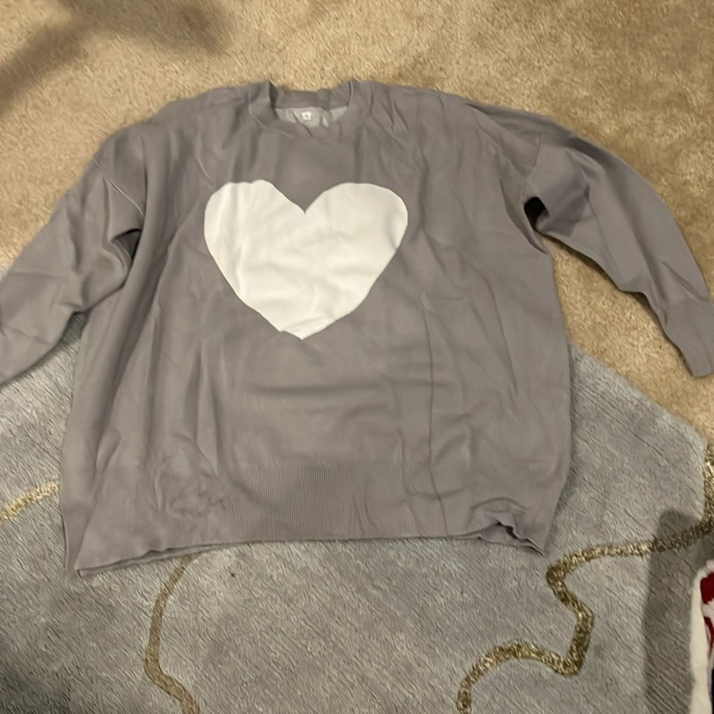 Oversized grey sweater with heart